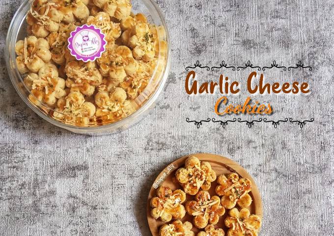 Bagaimana Menyiapkan Garlic Cheese Cookies yang Bikin Ngiler