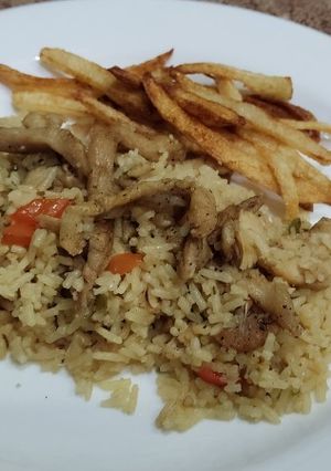 A picture of Arroz con pechuga de pollo.