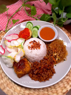 Foto resep Nasi Uduk Komplit