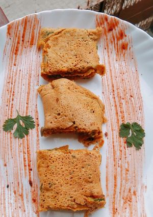 बेसन चीला रोल (Besan cheela roll recipe in hindi) रेसिपी मुख्य फोटो