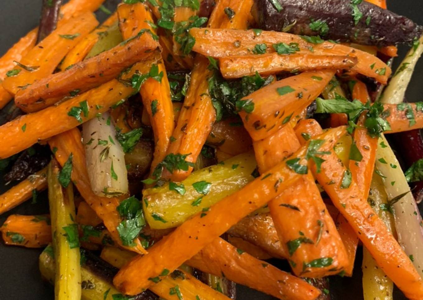 Roasted Carrots with Thyme, Oregano, and Parsley
