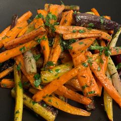 A picture of Roasted Carrots with Thyme, Oregano, and Parsley.