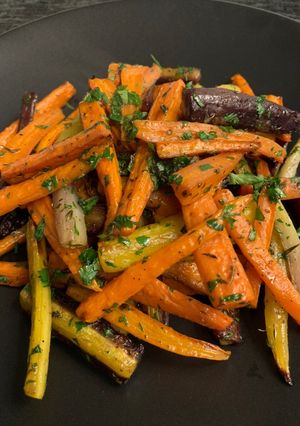 A picture of Roasted Carrots with Thyme, Oregano, and Parsley.
