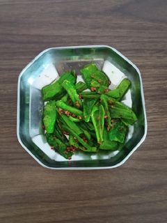 રાઈ મેથી વાળા મરચાં (Rai Methi Vala Marcha Recipe In Gujarati) રેસીપી મુખ્ય ફોટો