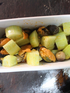 Una foto de Ensalada de mejillones y pepino