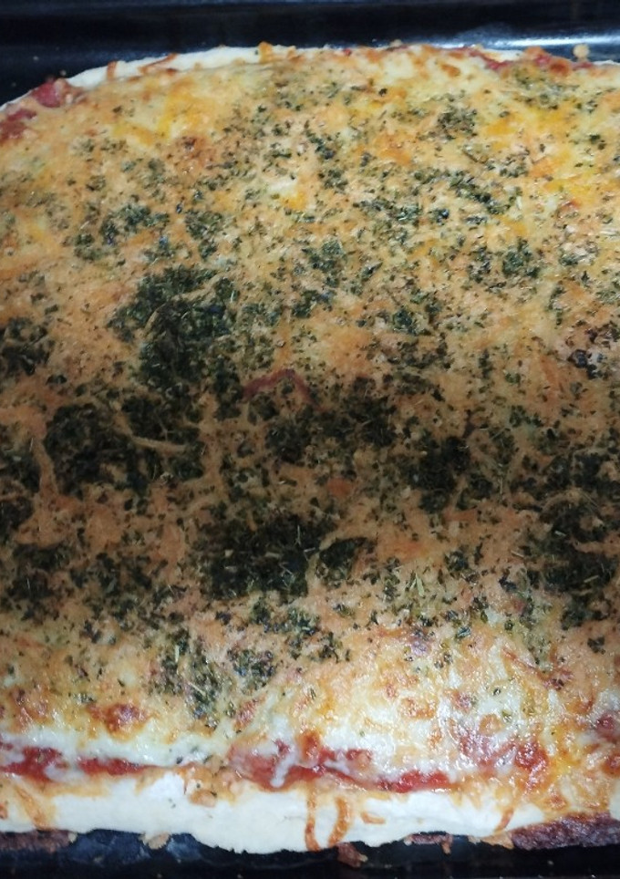 Una foto de Pizza cuatro quesos