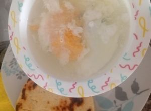 Una foto de Caldito con arepa