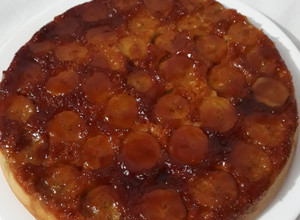 Una foto de Torta de banana invertida