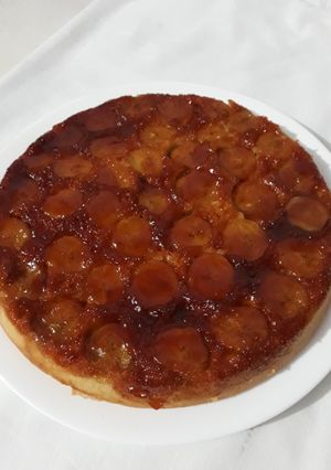 Una foto de Torta de banana invertida