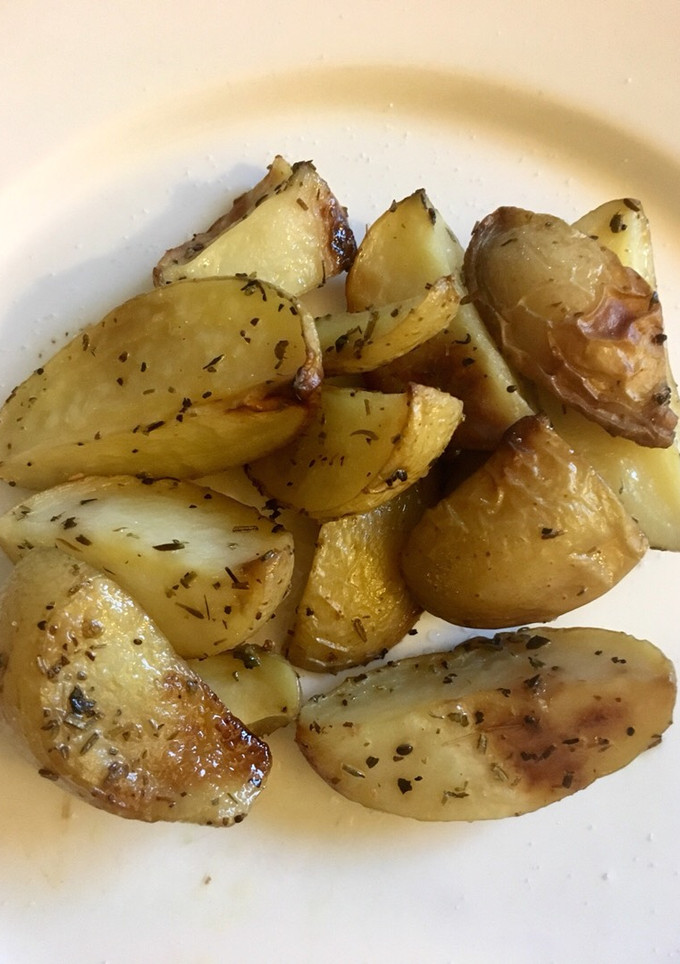 Una foto de Patatas gajo al horno muy fácil