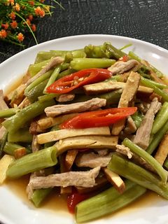 菜梗炒豆乾肉絲 的食譜成品照片
