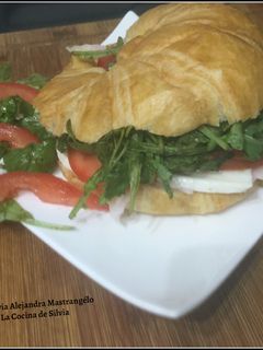 Una foto de Croissant  relleno