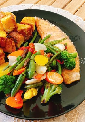 烤箱料理｜法式吐司烤鮭魚蔬菜 的食譜成品照片