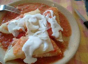 Una foto de Enchiladas suizas rojas. ॐ