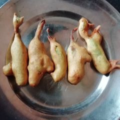 A picture of Mirchi pkodi.