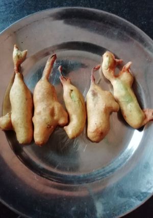 A picture of Mirchi pkodi.