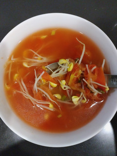 番茄黃豆芽湯(方便素)(家常好湯)(簡單料理)(快速料理)(省錢料理) 的食譜成品照片