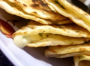 Una foto de Rapiditas caseras de kale y queso - Sin sal