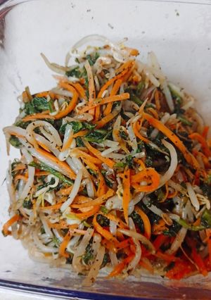 A picture of Namul (Korean vegetables).