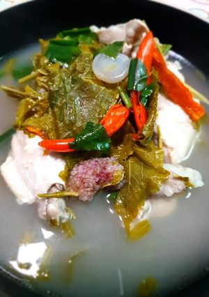รูปของ ต้มยำไก่ใบหม่อนมะขามอ่อน