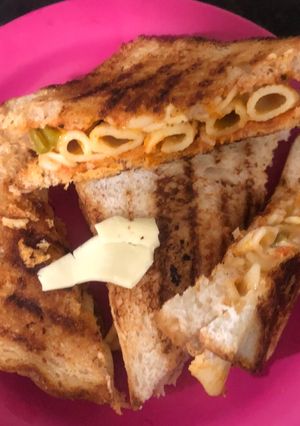 A picture of Pasta Sandwich.