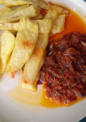 A picture of Fried Potatoes and Pepper Sauce.