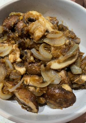 A picture of Sticky mushrooms and onions.