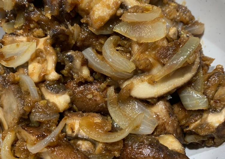 Sticky mushrooms and onions