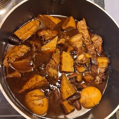 A picture of Babi Kecap (Indonesian Braised Pork).