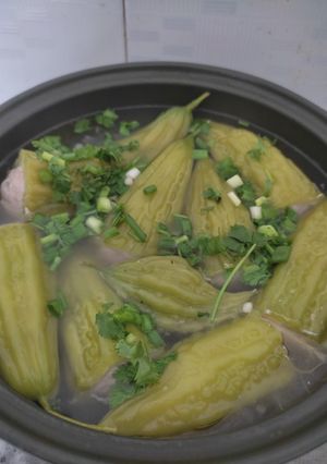 Hình của món Khổ qua hầm nước dừa.