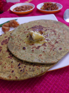 पालक का पंराठा(palak paratha recipe in hindi) रेसिपी मुख्य फोटो