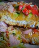 Huevos, vegetales y jamón york en cama asada de pan baguette!