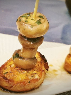 Una foto de Pincho de Champiñones en su salsa
