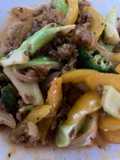 Carne picada com legumes salteados