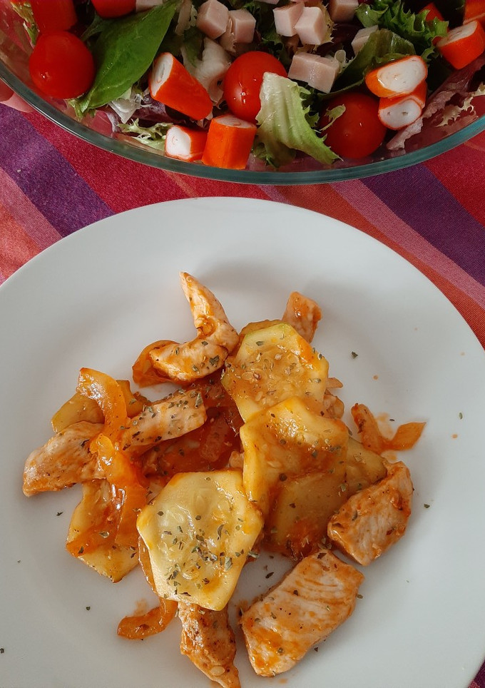 Una foto de Pollo con calabacín