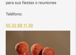 Una foto de Deliciosas manzanas cubiertas de chamoy y miguelito