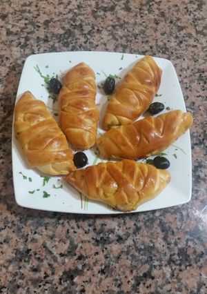 صورة لوصفة بريوش (فطائر) الحليب القطنية بشكل جديد ومميز بحشوة لذيذة ورائعة