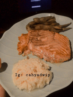 Foto resep Grilled Salmon with Mashed Potatoes