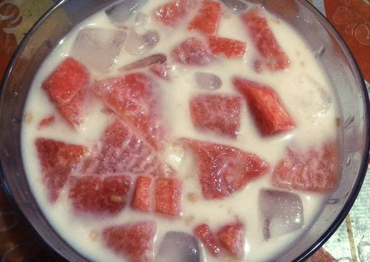 Cara Gampang Membuat Es SoSuKa (Soda Susu Semangka) yang Enak Banget