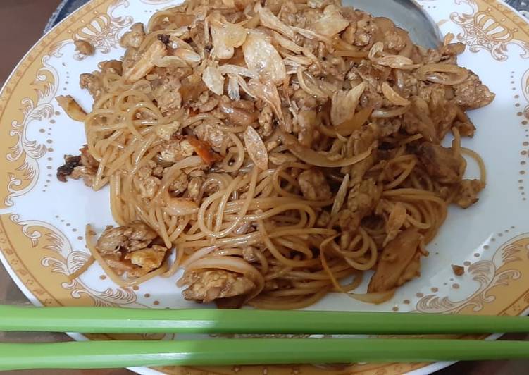 Mie goreng sambal roa