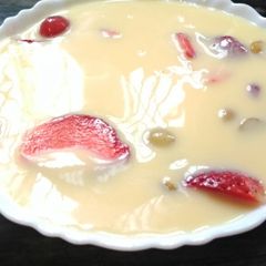 A picture of Fruit Custard.