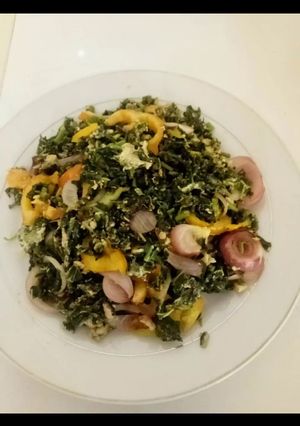 A picture of Spinach salad.