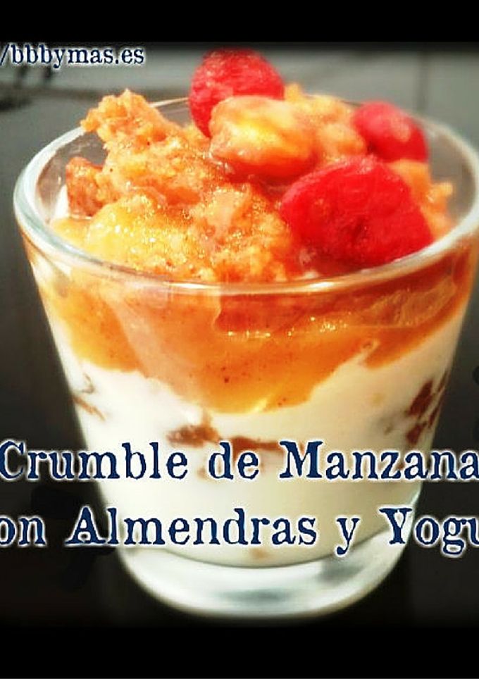 Una foto de Crumble de manzana con almendras y yogurt