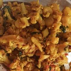 A picture of Aloo gobhi.