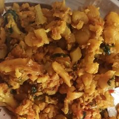 A picture of Aloo gobhi.