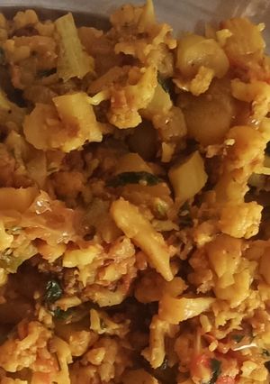 A picture of Aloo gobhi.
