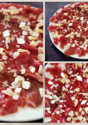 Una foto de Carpaccio de ternera con queso parmesano