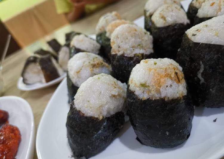 Recipe of Speedy Onigiri tuna