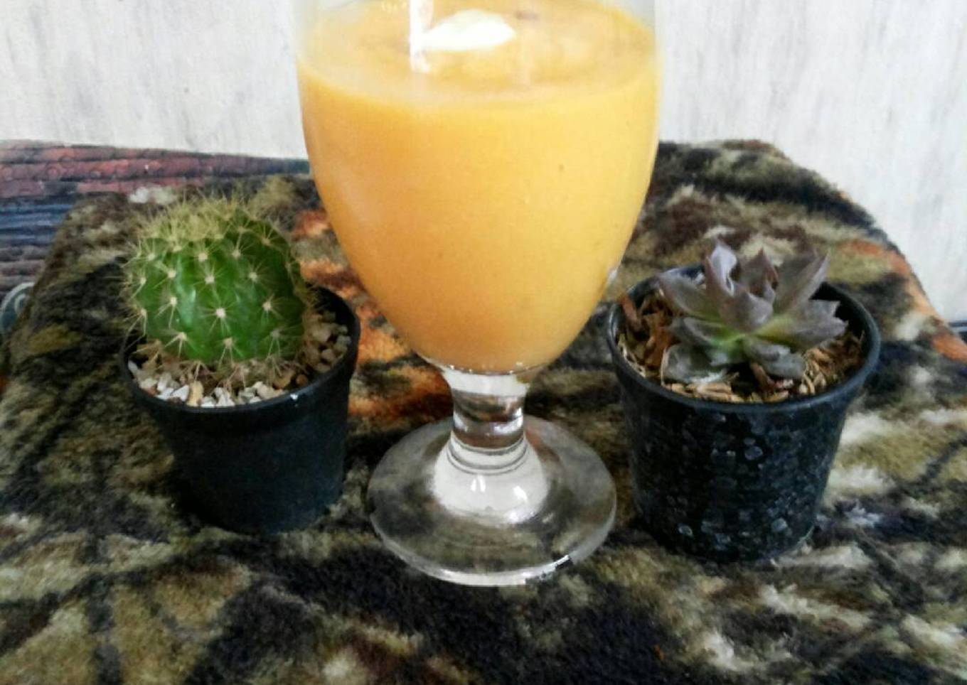 4 Ingredients Honey Mango Yogurt Smoothies