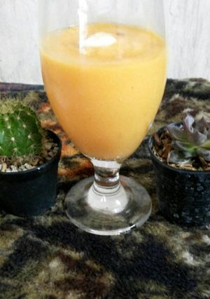 A picture of 4 Ingredients Honey Mango Yogurt Smoothies.